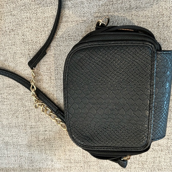 Jessica Simpson Purse with shoulder strap.  2 compartments for cards & cash. - Picture 5 of 6